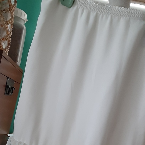 Women's frilly sophisticated cream colored skirt - Picture 2 of 2